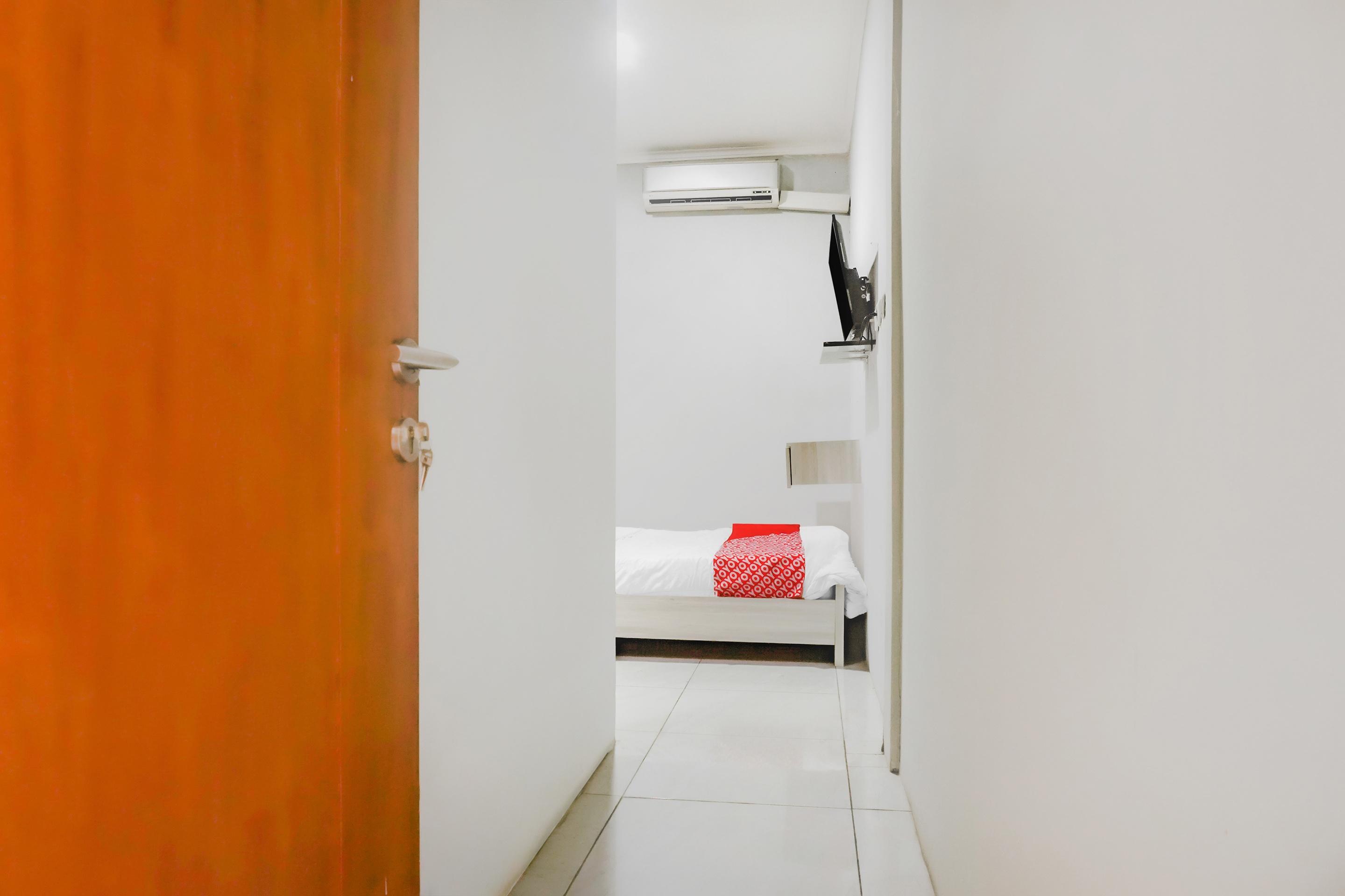 Hotel Reddoorz @ Limo Depok Exterior foto
