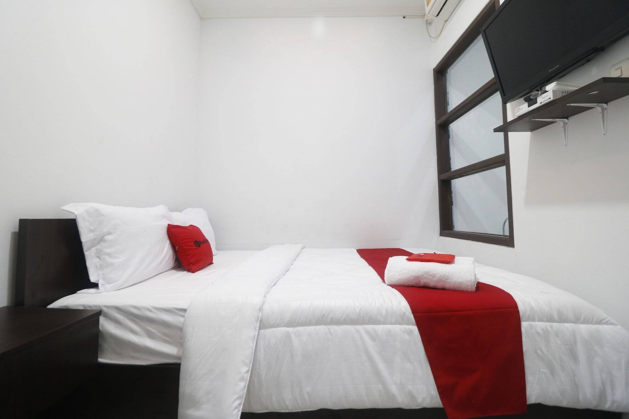 Hotel Reddoorz @ Limo Depok Exterior foto