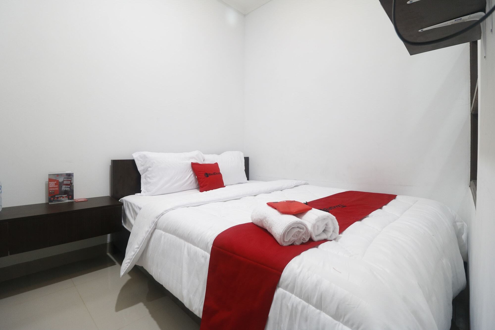 Hotel Reddoorz @ Limo Depok Exterior foto